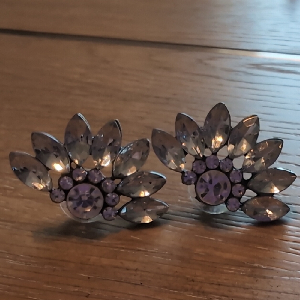 Plunder Design Rhinestone Flower Earrings